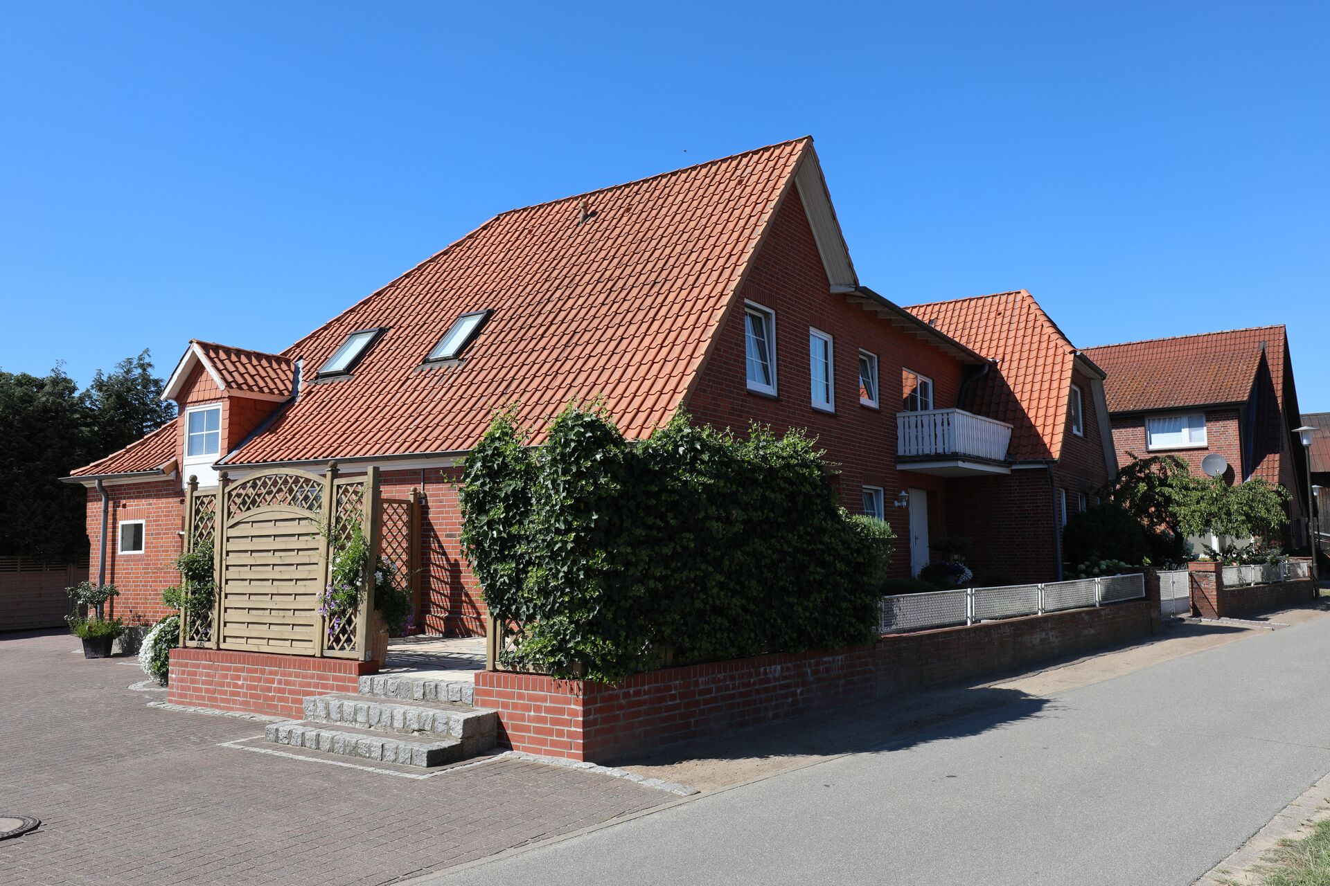 Mehrfamilienhaus incl. kleiner Gewerbeeinheit in Tespe Bütlingen