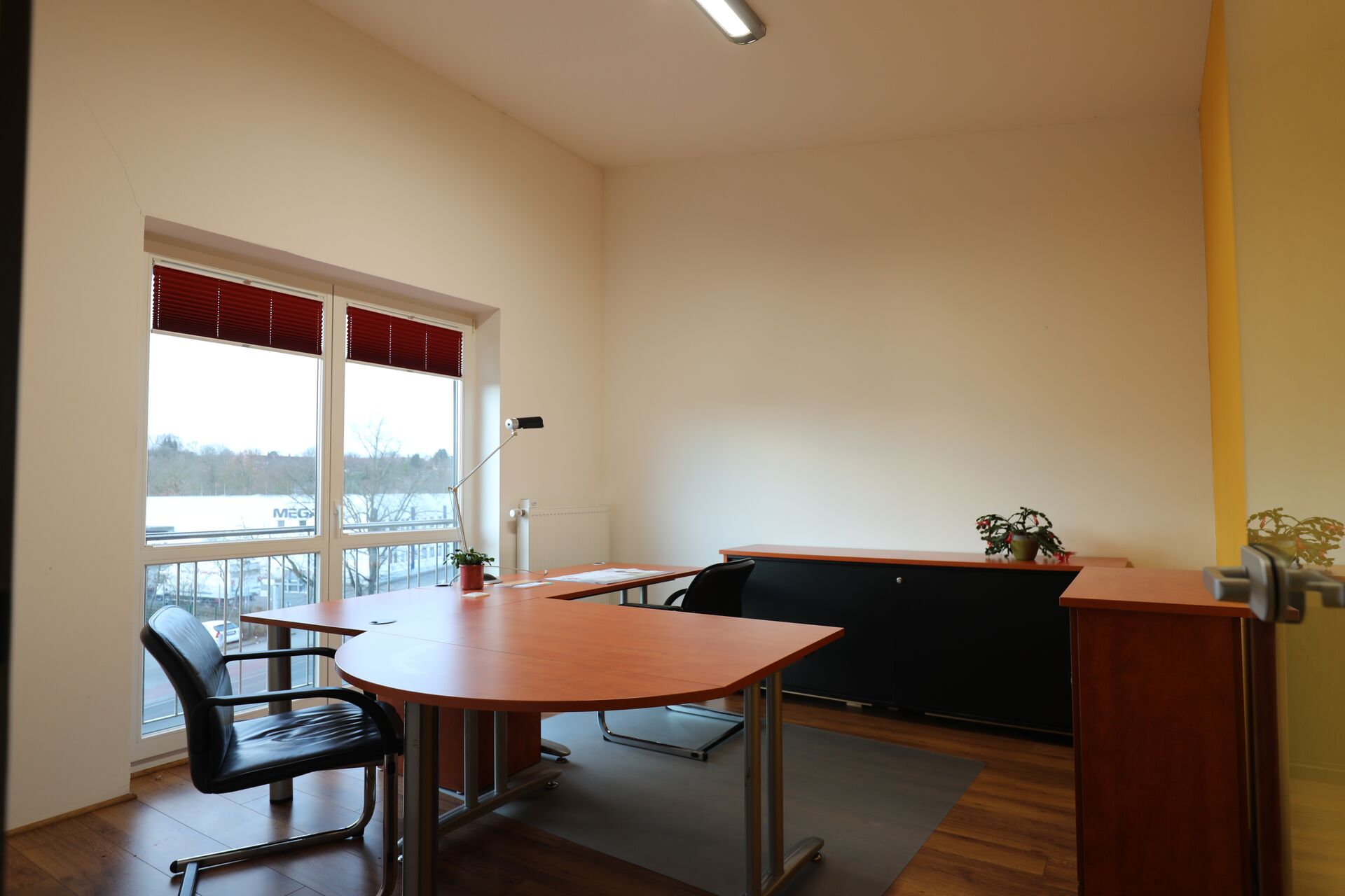 2 helle, freundliche Büros in netter Lüneburger Bürogemeinschaft in Lüneburg