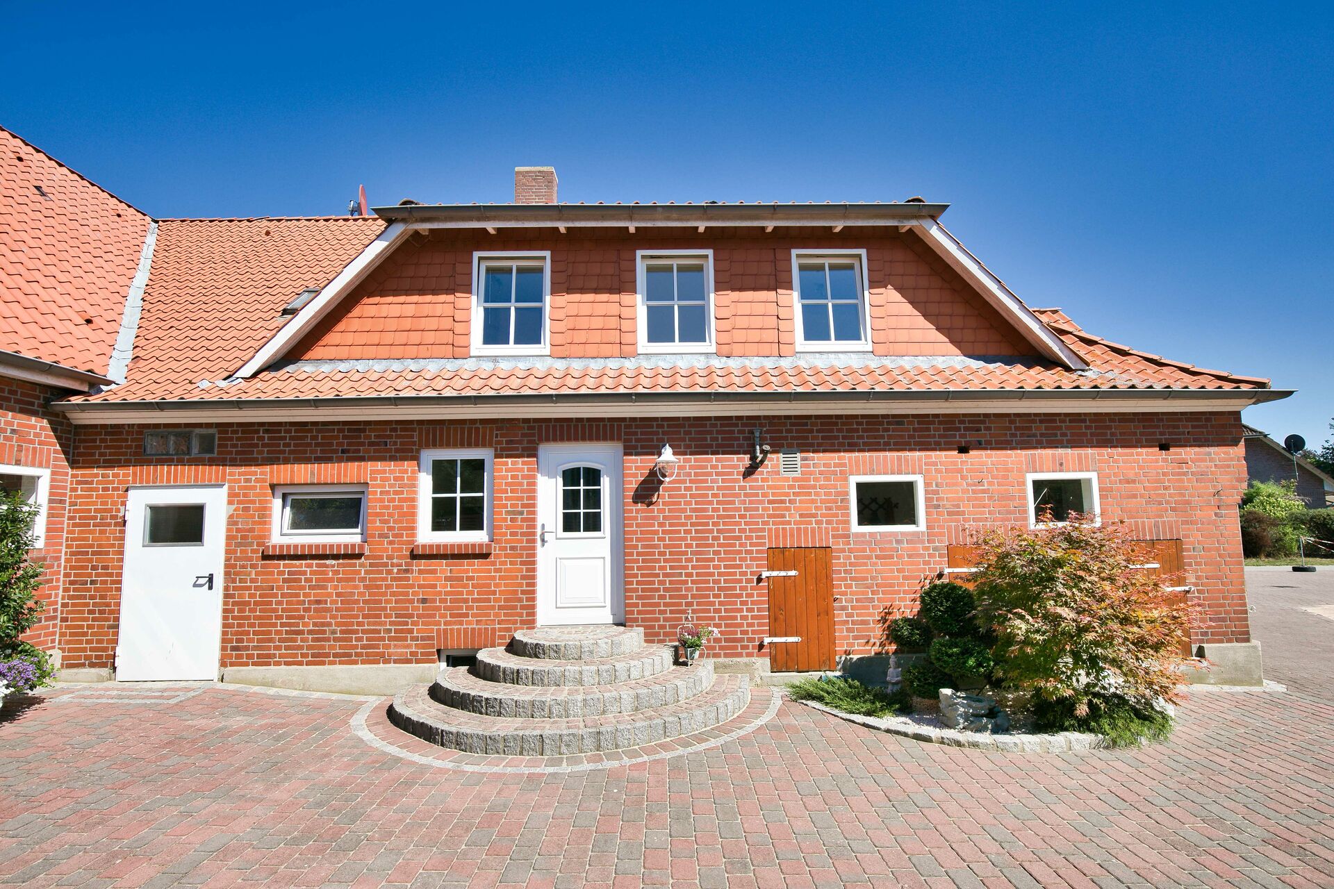 Mehrfamilienhaus incl. kleiner Gewerbeeinheit in Tespe Bütlingen