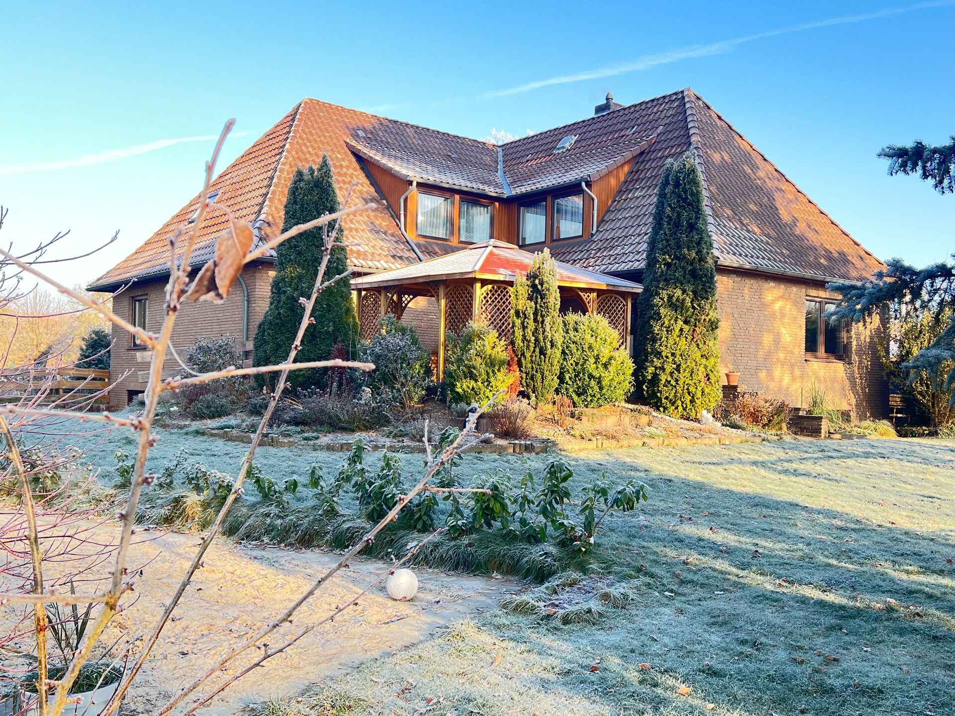 Mehr geht immer- Aus 1 mach 3 - Großzügiges Zwei-Familienhaus mit geräumiger Einliegerwohnung! in Stoetze