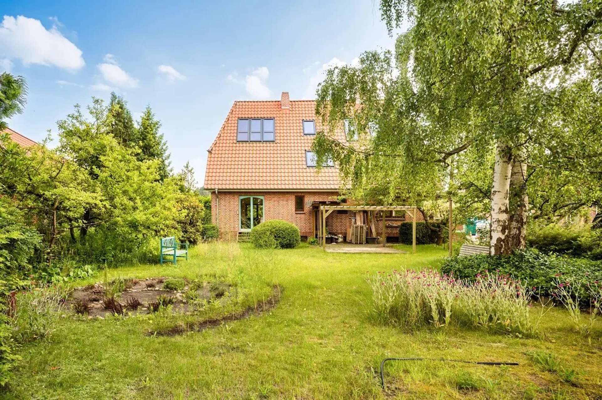 Auf dem Land zuhause: Saniertes Wohnen mit viel Platz für die große Familie in Bleckede