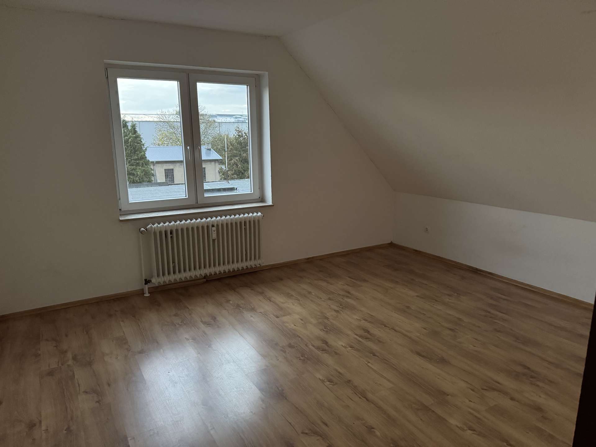 Willkommen in Bleckede! Charmante 3-Zimmer-Dachgeschosswohnung mit ca. 70 m² für Eigennutzer in Bleckede