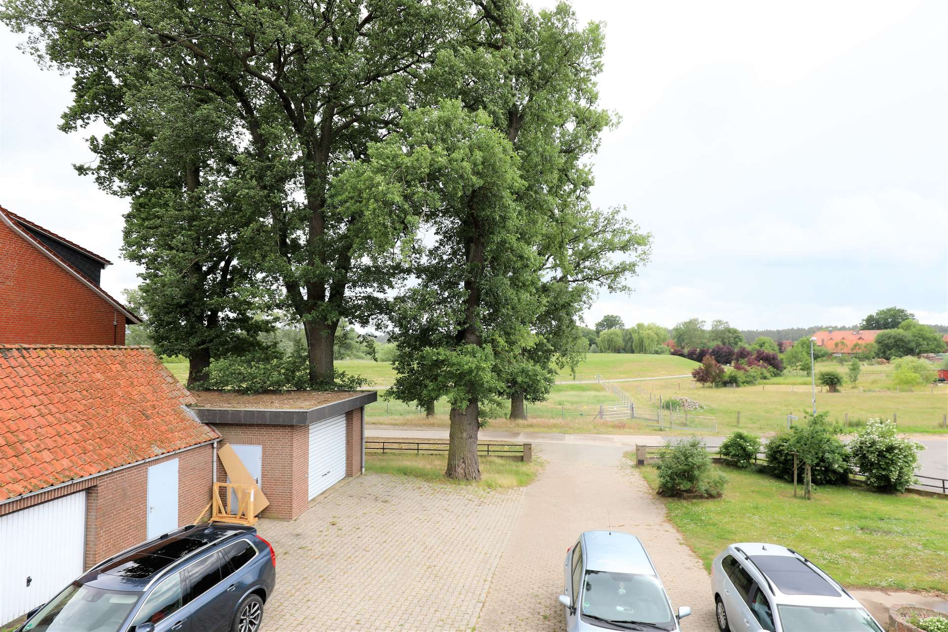 Wohnen wo andere Urlaub machen - Attraktives Zweifamilienhaus in direkter Deichlage an der Elbe in Bleckede